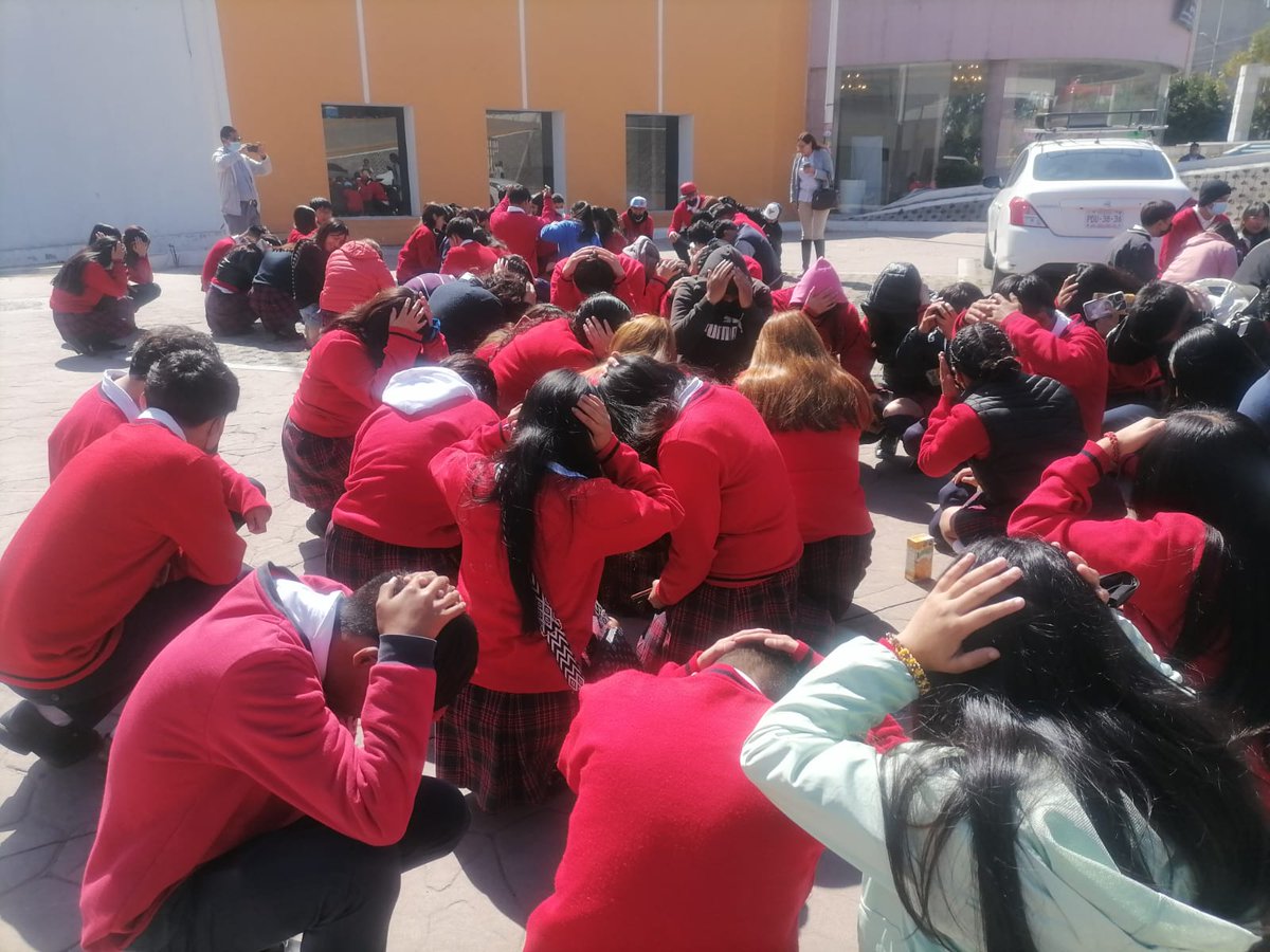epo124's tweet photo. En la EPO124 Participamos en el Simulacro 2026 de la CDMX y municipios del Estado de México 🏫🚨 https://t.co/i5K58kS4jU