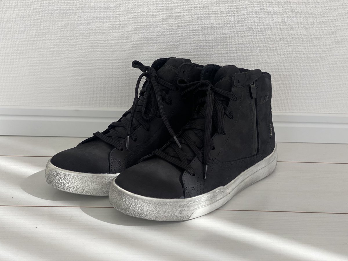 新しいブーツが届きました🔥
今年もジャペックスライダーとして活動していきます。
長年愛用してきたSG-12に加えて、進化モデルSG-22を初着用。走るのが楽しみです！
普段使いやイベントでも活躍するGロームもこれからたくさん使っていきます👍
#japex #ジャペックス　#flattrack #フラットトラック