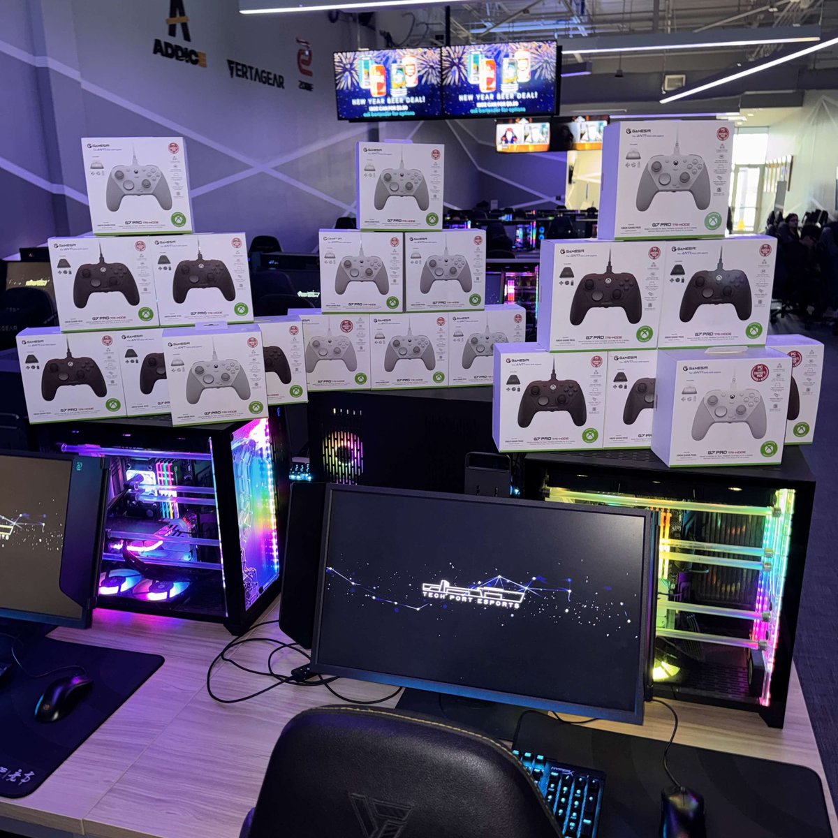 LVT LAN starts on Friday &amp; GameSir has us stocked up for 3 days of top-level competition.

Head to the GameSir website &amp; get 10% off w/code: LVTLAN 

-OR- win one by following the rules below!

1. Repost
2. Follow <a href="/mygamesir/">GameSir</a> &amp; <a href="/LVTHalo/">LVT Halo</a> 
3. Comment🐔

Three winners will be