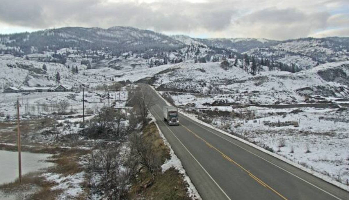 DriveBC's tweet photo. 📸❄️ Here's a view of #BCHwy3 west of #OsoyoosBC. Roads may appear dry, but reminder that this stretch on highway requires winter tires until March 31st!
#ShiftIntoWinter
#KnowBeforeYouGo #CrowsnestHwy https://t.co/Iq2VgsKPaV