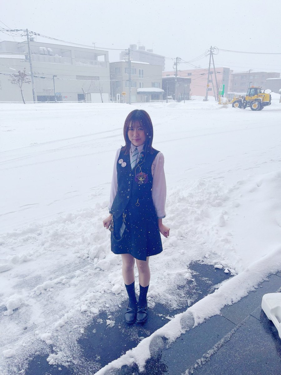 雪もうこれで終わり…？🫠

ホワイトアウトすぎて
前の車も信号も見えなかった⚠️