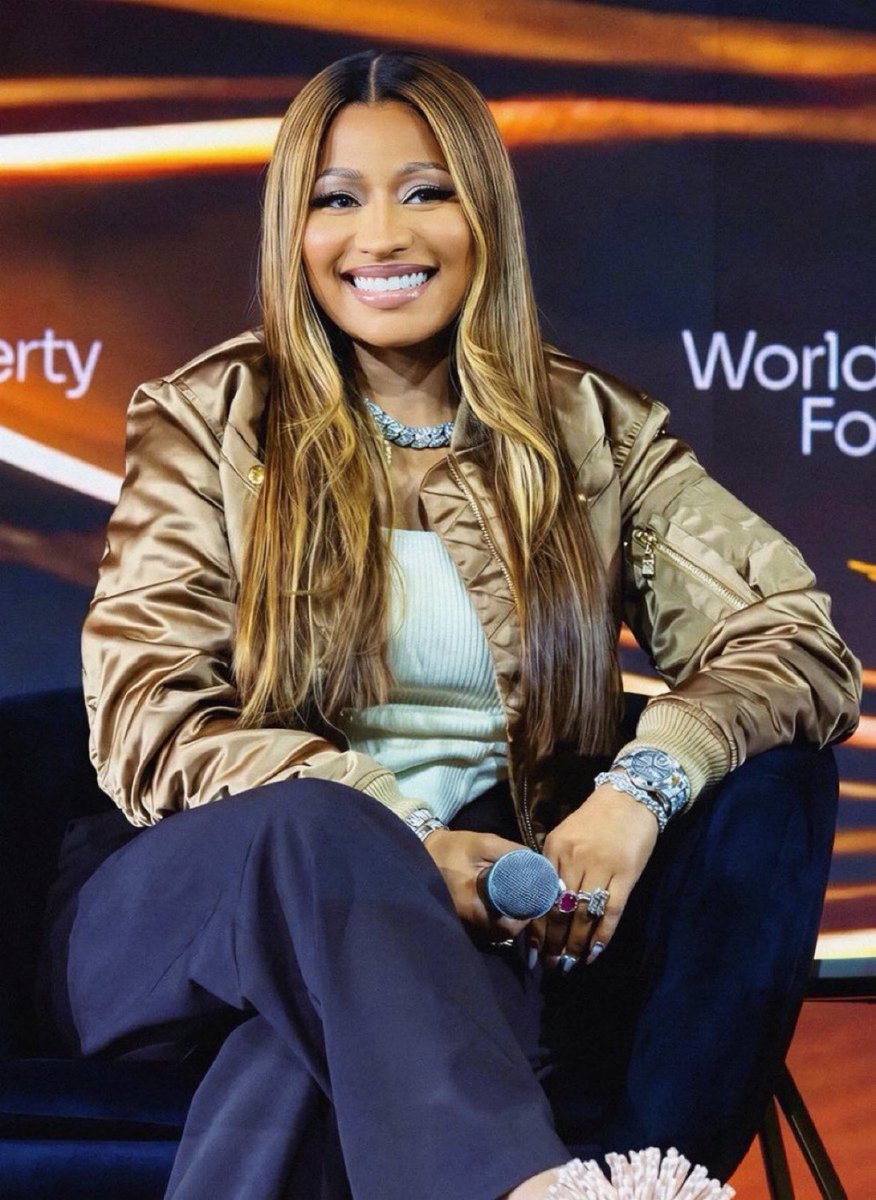 iAMKINGBEECH's tweet photo. Moment of truth : I won’t lie BARBZ , when i seen Nicki aligning with republicans at first i was completely thrown off and gagged. Never for one sec thought to turn my back though. Did my research even DEEPER. It all made so much sense to me and the SMART ones. Nicki aligning with republicans got the DEMONCRATS to show a side of them they’ve been wanting to show even more than Usual . To SHUN Nicki Minaj and call her every name but a child OF GOD. The crazy part is they’ve always thought this and they’ve revealed their hands. Since then the republicans have been the nicest people on this APP to the BARBZ and for that we are forever thankful. Team Republicans 🇺🇸🎀💪🏾♥️