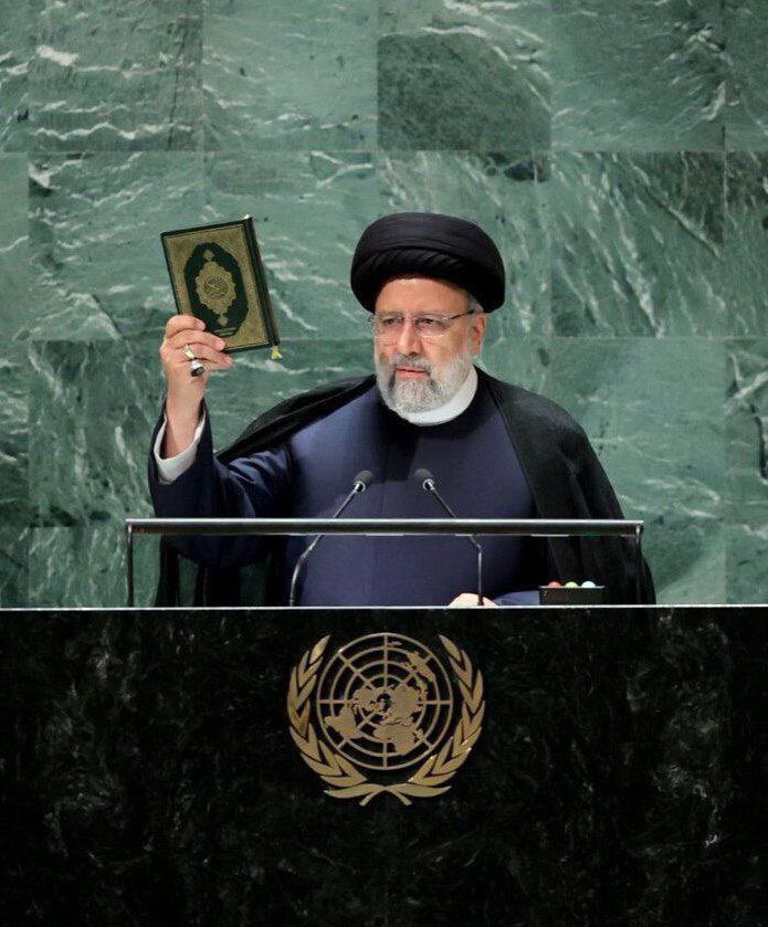 وهـل ننسى من كانوا للأسلام عماداً قيوماً 

الشهيد خادم الامام الرضا آية الله ( ابراهيم رئيسي ) رضوان الله عليه