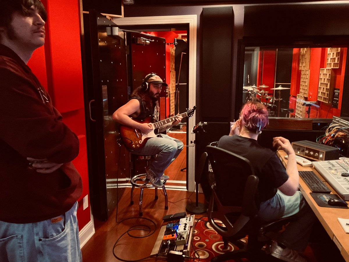 SoundGasmStudio's tweet photo. Great session with @weekendevidence last Sunday!  #studio #recording #production #music https://t.co/xDBzmUnTLI