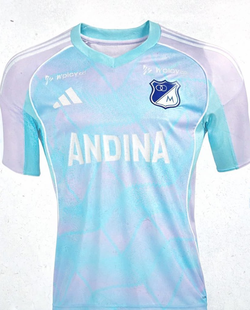 __santiag0's tweet photo. El diseñador de Adidas es hincha de nacional o es ciego, no hay otra explicación https://t.co/baQZYeQhyv