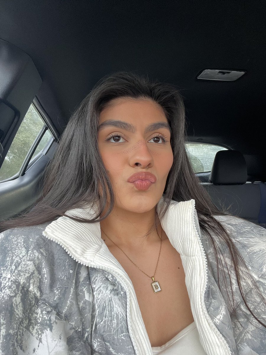 it’s my makeup vs this white jacket rn 🫨