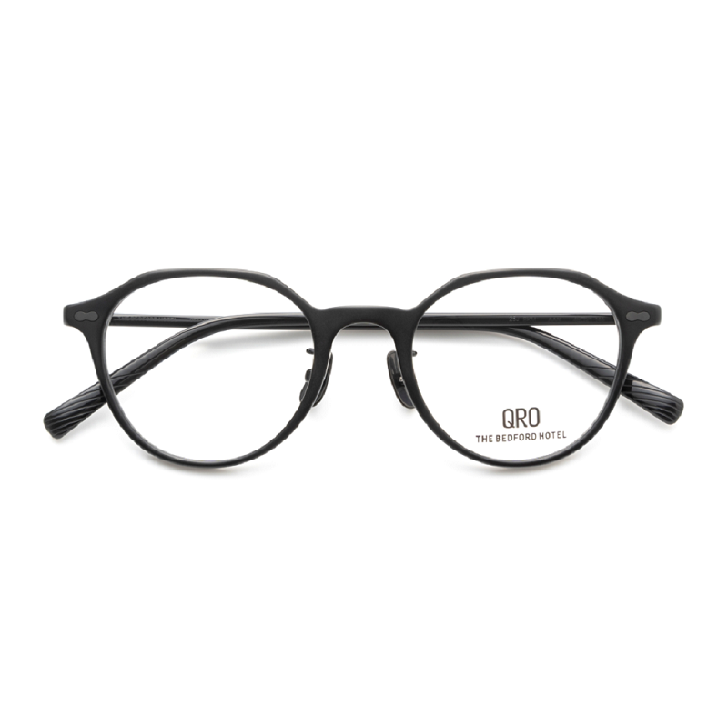 qroeyewear's tweet photo. 黒眼鏡専門デザインレーベル、QRO
 
 じぶん色の黒眼鏡を。

黒より深いQROの世界へ。
 
 眼鏡市場独占販売。