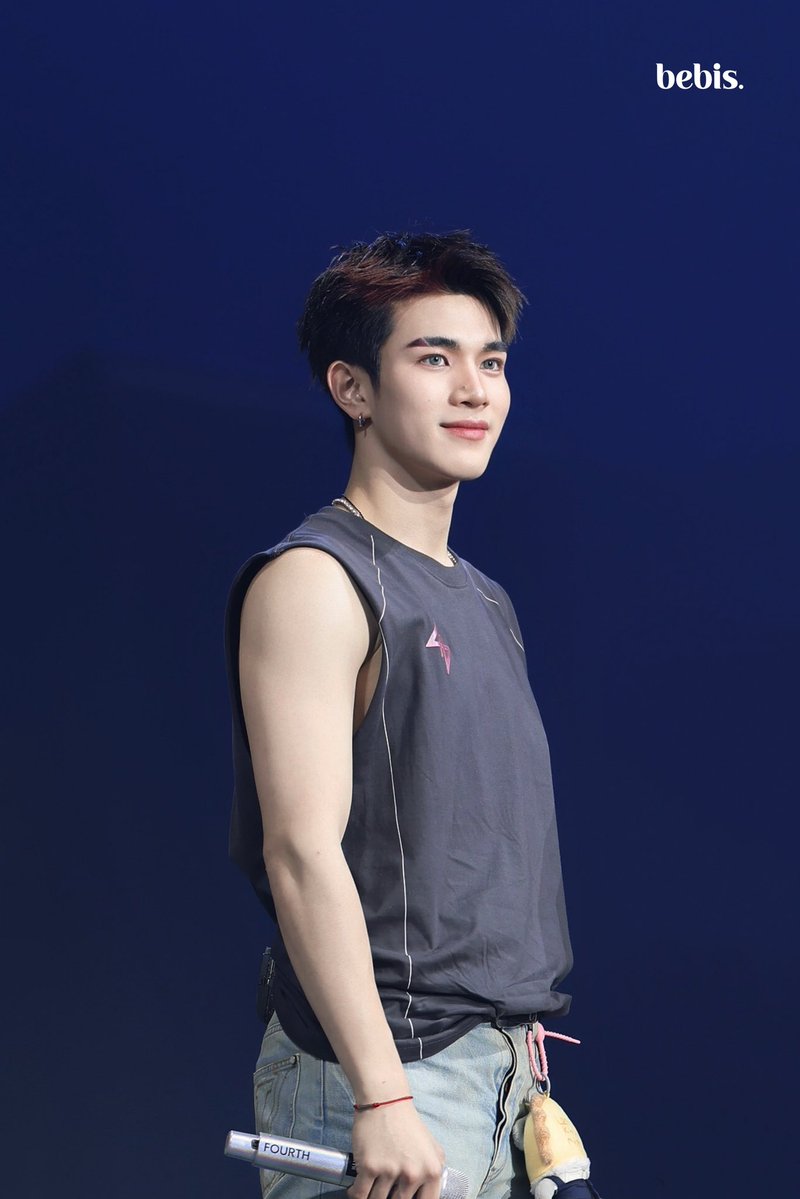 อยู่เฉยๆก็ยังคูล ~ 🤲🏻

FOURTH BORN TO BE ARTIST
#RISERCONCERTD3 
#fourthnattawat <a href="/tawattannn/">FOURTH</a>