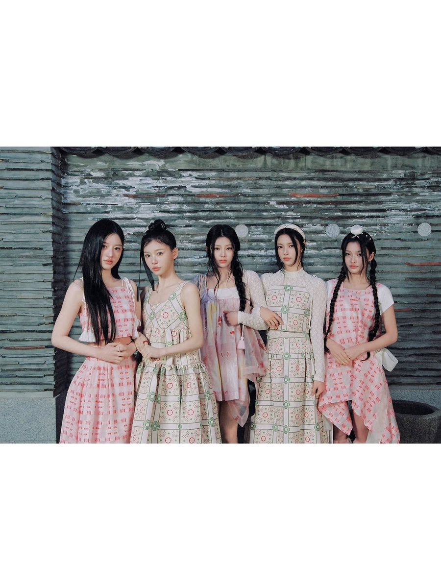 Lilas Ikuta dari YOASOBI menyebutkan bahwa ia ingin berkolaborasi dengan ILLIT setelah interaksi mereka di NHK Kōhaku Uta Gassen.

#ILLIT #아일릿