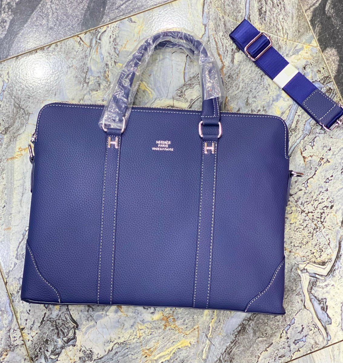 Cove_ng's tweet photo. Leather Bags.

₦40,000

Location Lagos
Nationwide delivery 

Please RT https://t.co/ePLs6elZqr