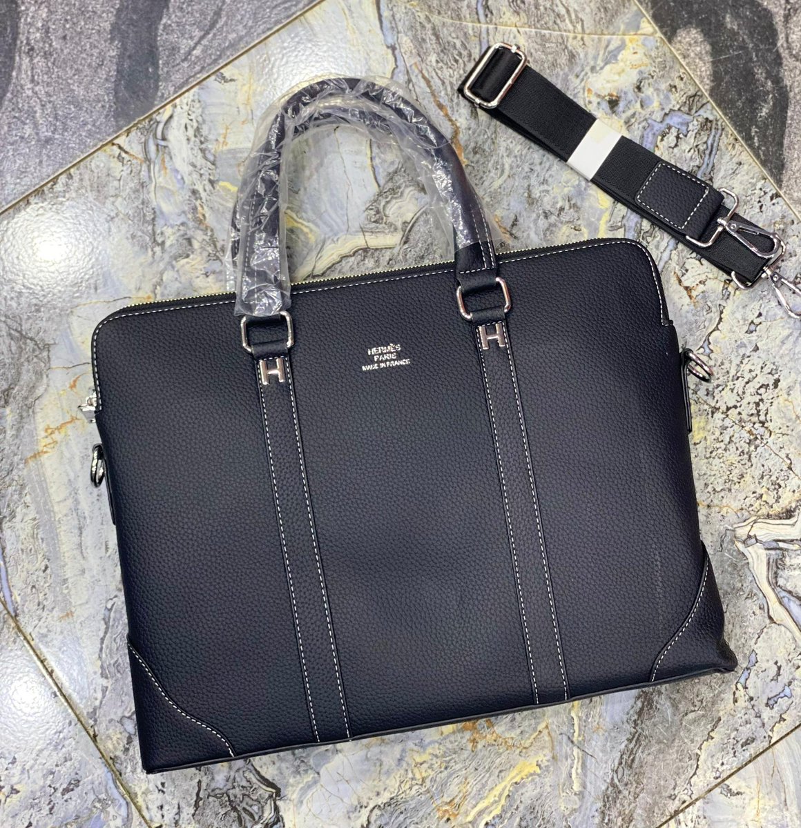 Cove_ng's tweet photo. Leather Bags.

₦40,000

Location Lagos
Nationwide delivery 

Please RT https://t.co/ePLs6elZqr