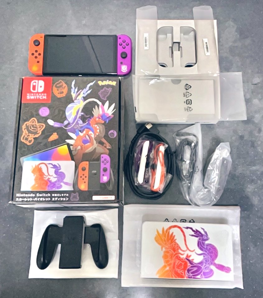 REON580's tweet photo. 最近の購入品。

Switch有機ELﾓﾃﾞﾙのﾎﾟｹﾓﾝver。

突如欲しくなって
箱•本体共に美品を探すも
中々出会えず…😓
結局箱は一番傷が酷かったのに
本体が美品だった所で買ってしまった…😂
急いで無いのにまた中途半端に購入…🙄
でも非常に満たされてる🥰

……箱が美品なのをもう1個買えば…🤤 https://t.co/sBAO64vRcF