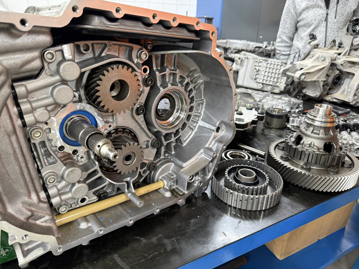Ayer por la tarde visitamos a los alumnos del grado superior de VE e Híbridos y pudieron ver cómo está hecho nuestro coche. Datos, hardware, software…. Una experiencia muy buena me dijeron. Además, vino Álvaro de AB-ELECTROMOTORS para poder dar datos técnicos. <a href="/cifpjuniper/">CIFP Juníper Serra</a>