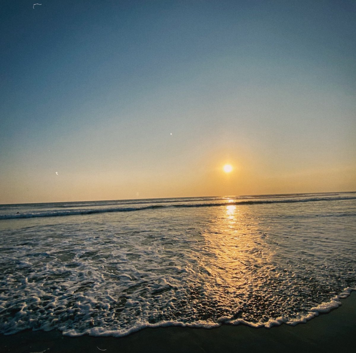 gyyynnn's tweet photo. Hace unos días siendo feliz en la playita 🐚🤍🌊🩵 https://t.co/B9WW2hf5UJ