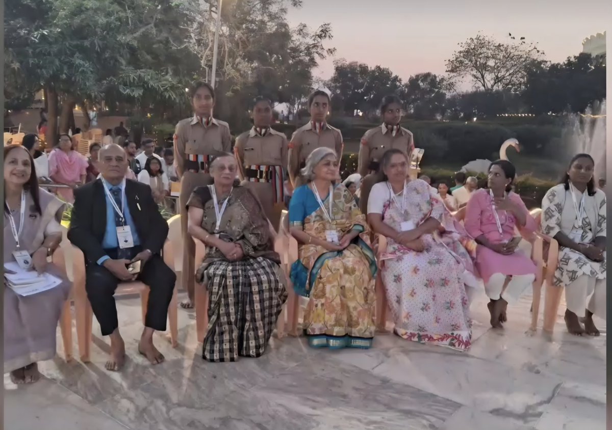 The respect and honour bestowed on our Brave soldiers and Veer Parivaar  brightened our evening <a href="/ArtofLiving/">The Art of Living</a>

<a href="/Gurudev/">Gurudev Sri Sri Ravi Shankar</a> spoke about War and Peace not being contradictory. About how 'Shaurya' by few brings 'Shanti' to all in our nation. In fact he asked everyone to take inspiration