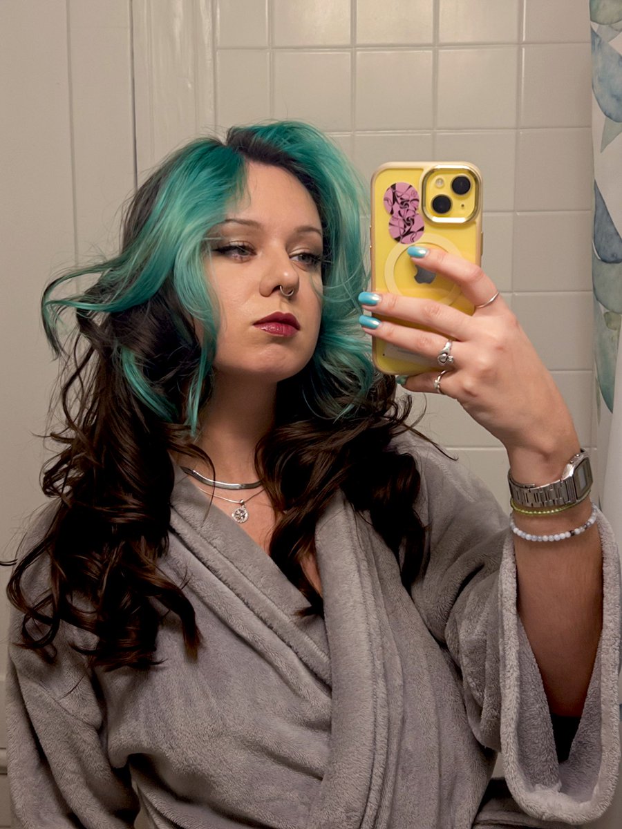 scallop girl tweet media