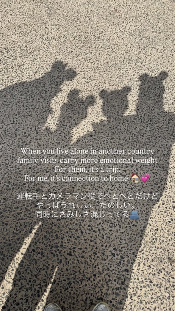 misskloss_1001's tweet photo. “When you live alone in another country, family visits carry more emotional weight.”
Ten’s cousin reflected that 15 years ago, it was Ten and Tern’s first time in Japan and their first Disney trip. Tho they’re grown now, she still natuarally slips into big-sister mode of driver and photographer 🥹💘

They grew up side by side in Thailand as next-door neighbors, attending the same school from K-9 and commuting together every day. They even went to a nearby mall to watch “Tangled”. Ten and Tern were the ones who filled most of her childhood 😭