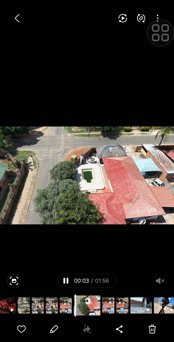 SollySip's tweet photo. Spme government officials are just useless. Called city of Tshwane to report a tree that has over grown and was reffered to Electricity department, Electricity reffered me to Environmental the guy at Environmental reffered me to Electricity. @tshwa https://t.co/X4EVJq3Uio