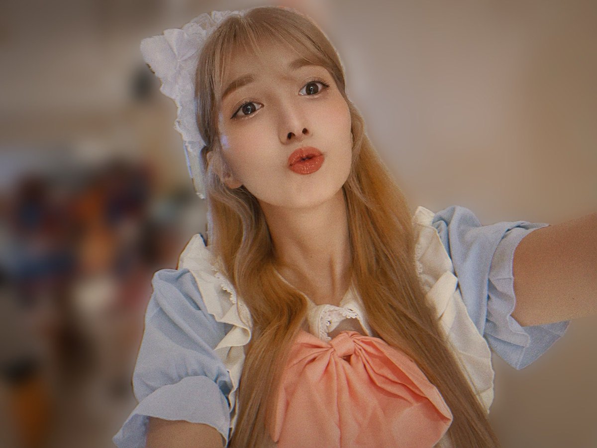 今日の23:59までだよ ↓↓ メイド服のチェキGetしてね🥰