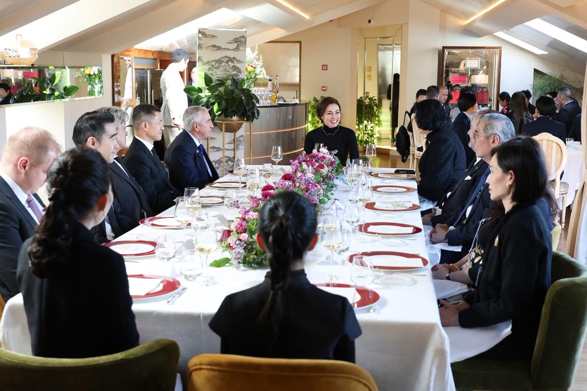 🇮🇹 Queen Suthida attended a Luncheon hosted by the President of the International Ice Hockey Federation, Mr. Luc Tardif, yesterday in honour of the Queen’s visit to Italy.