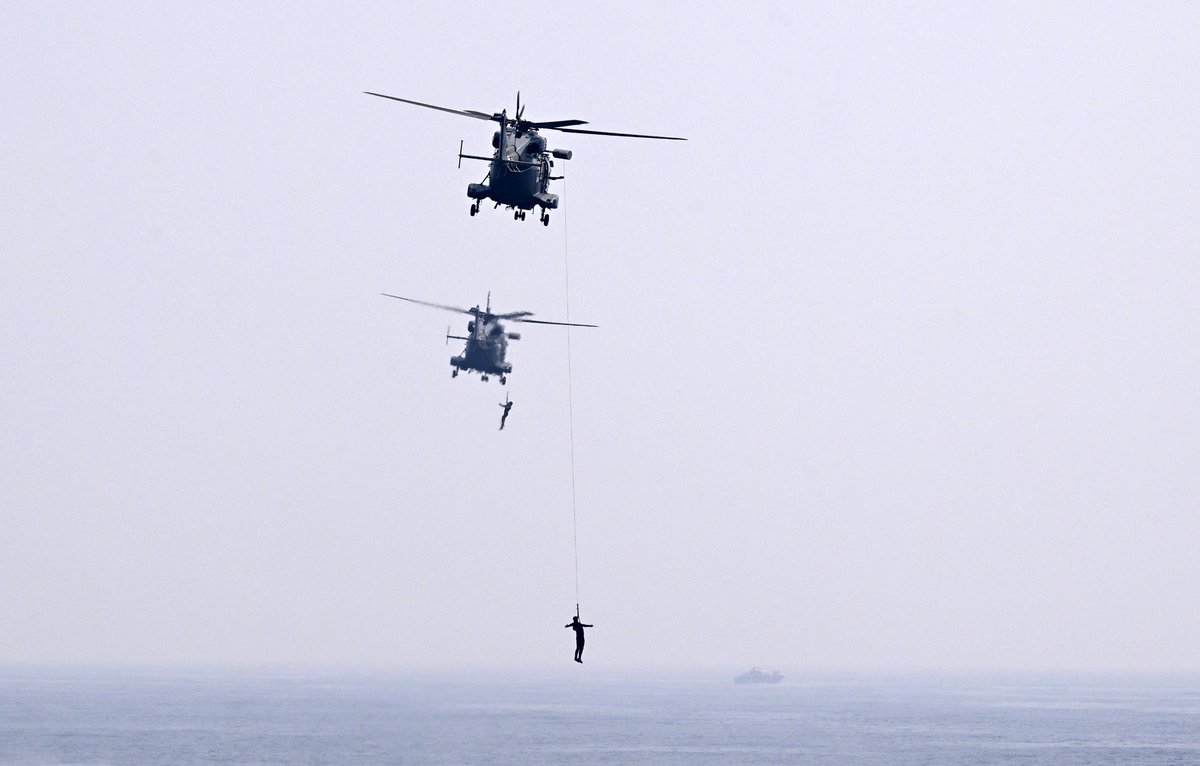 The President of India Smt Droupadi Murmu witnessed the International Fleet Review at #Visakhapatnam, #AndhraPradesh, today. Navies of more than 70 countries are participating in the #InternationalFleetReview2026.

Speaking on the occasion, the President said that the