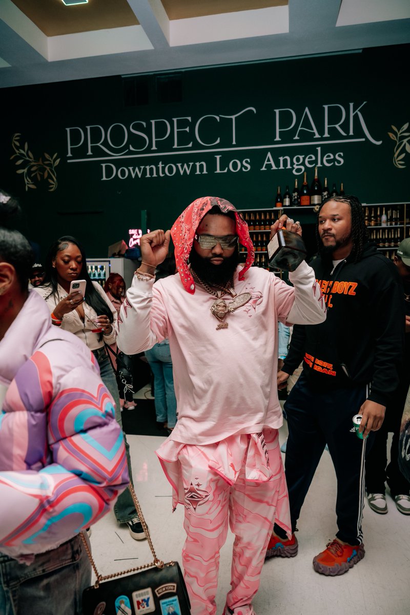 Sunlit.Media tweet media