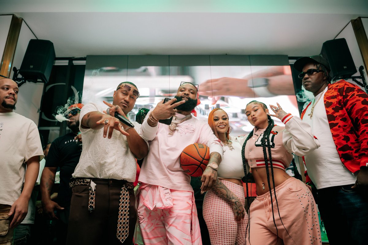 Sunlit.Media tweet media