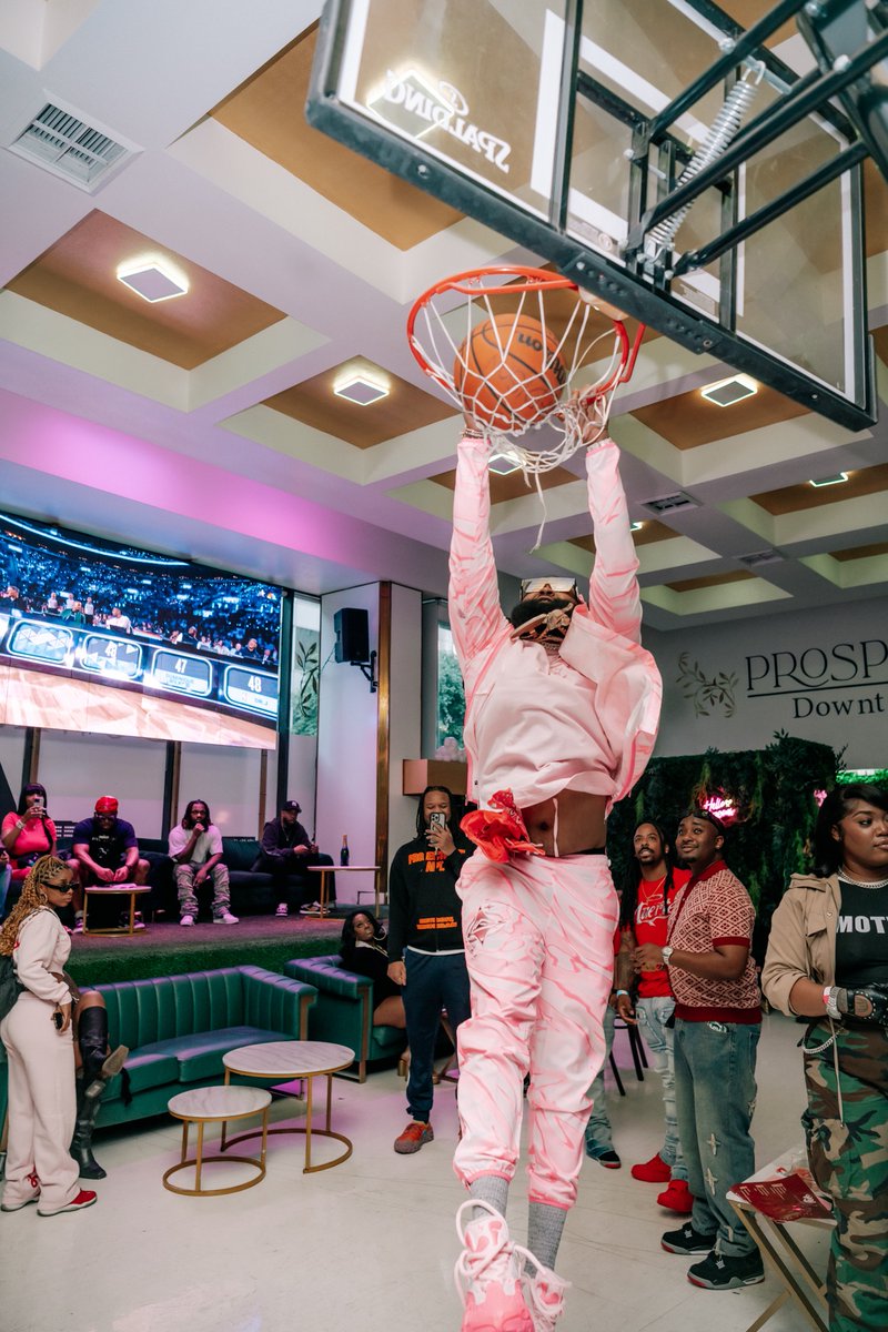 Sunlit.Media tweet media