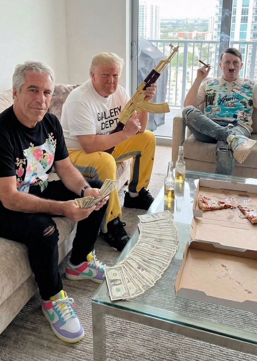 We having motion, you niggas is mannequins

Shots get to firing, these niggas is panicking

Got rich off the cooking, they call me a Panican