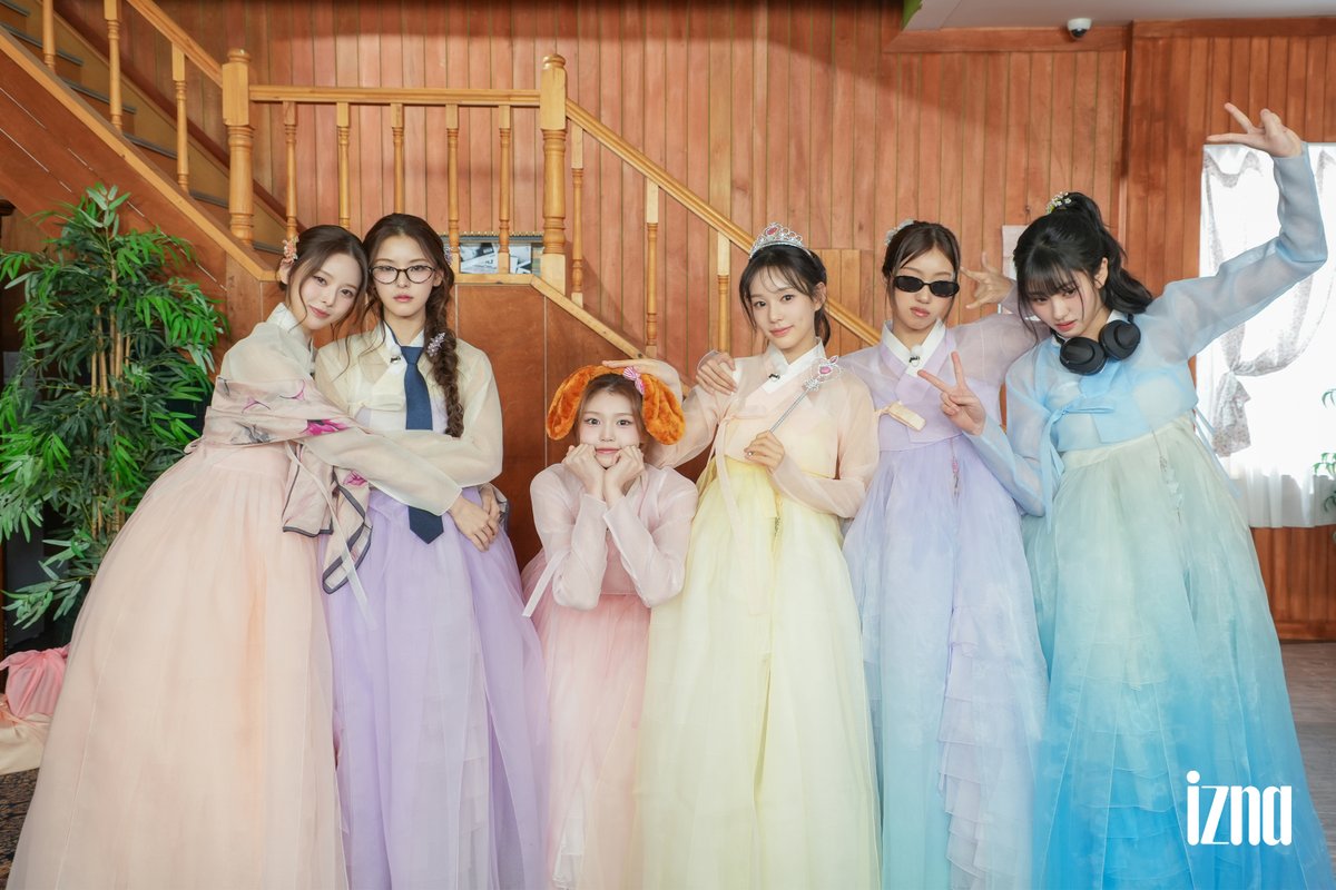 [Behind📷]

이즈나의 방 - 설 특집 Behind Photo

🔗 artist.mnetplus.world/main/stg/izna/…

#izna #이즈나