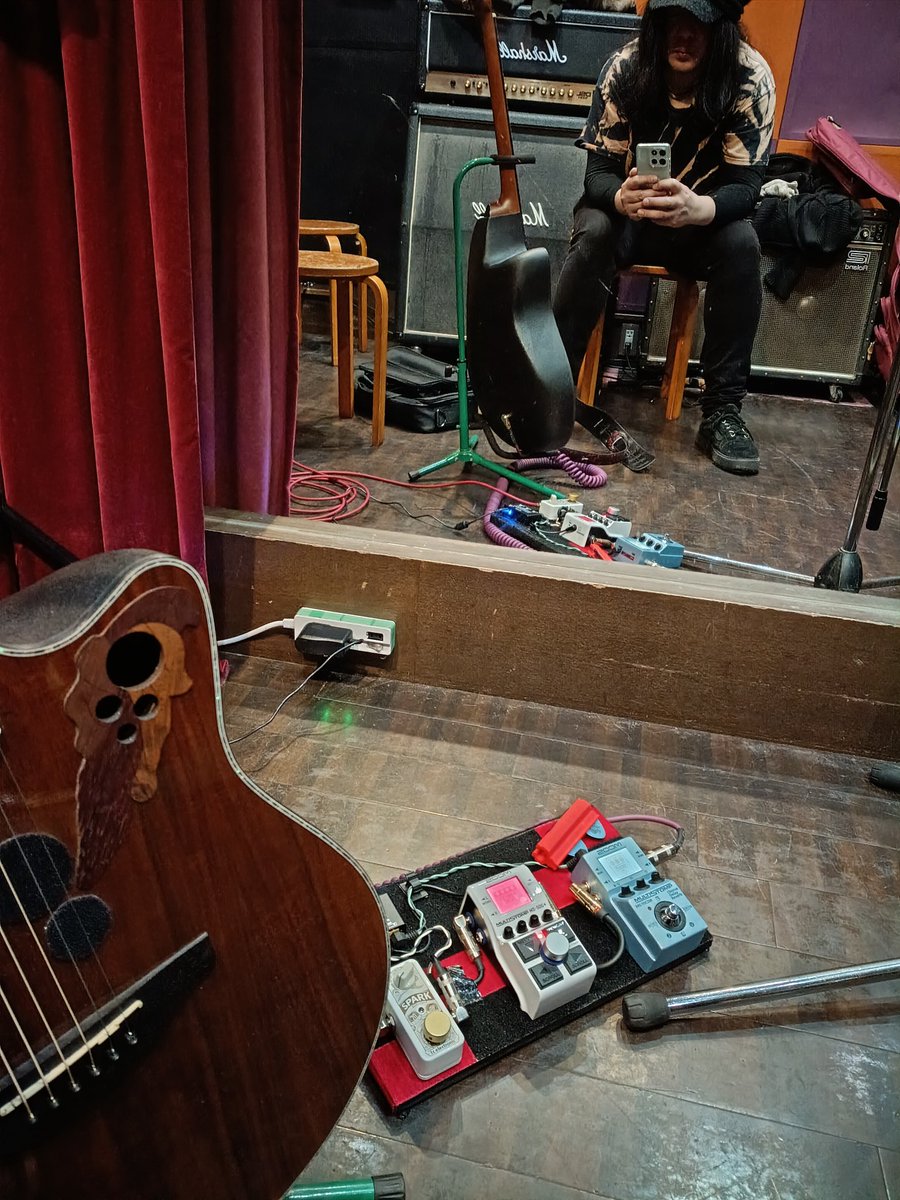色々故障で秋から病気だったオベーションやっと完全復活。
音も多分いいかんじに作れてきたはず。
風邪治らなくて忍たま乱太郎のしんべえくらい鼻水が垂れました。
アコライブは3/28です。
でもその前に3/20荻窪ドクター。
こったもメンテしなけあなりません。