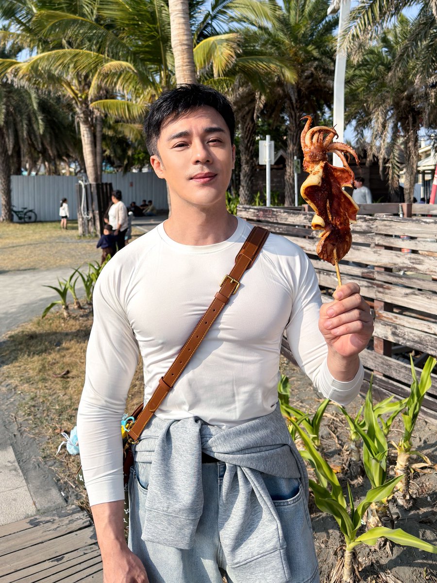licsonsam88's tweet photo. 2026 丙午年 🐎 大年初三 🧧 來到高雄市 -  旗津走春 ～☺️ #SAM老師 #SAM美食吃透透 #CIJIN旗津 #CIJIN #旗津 #烤小卷 #碳烤魷魚 #旗魚黑輪 #美食 #美味 #happynewyear2026 #happynewyear #happychinesenewyear #newyear2026 #newyear #大年初三 #新年快樂 #農曆新年 #農曆春節 #新年 #春節 #2026年 https://t.co/tnH1bJBGBL