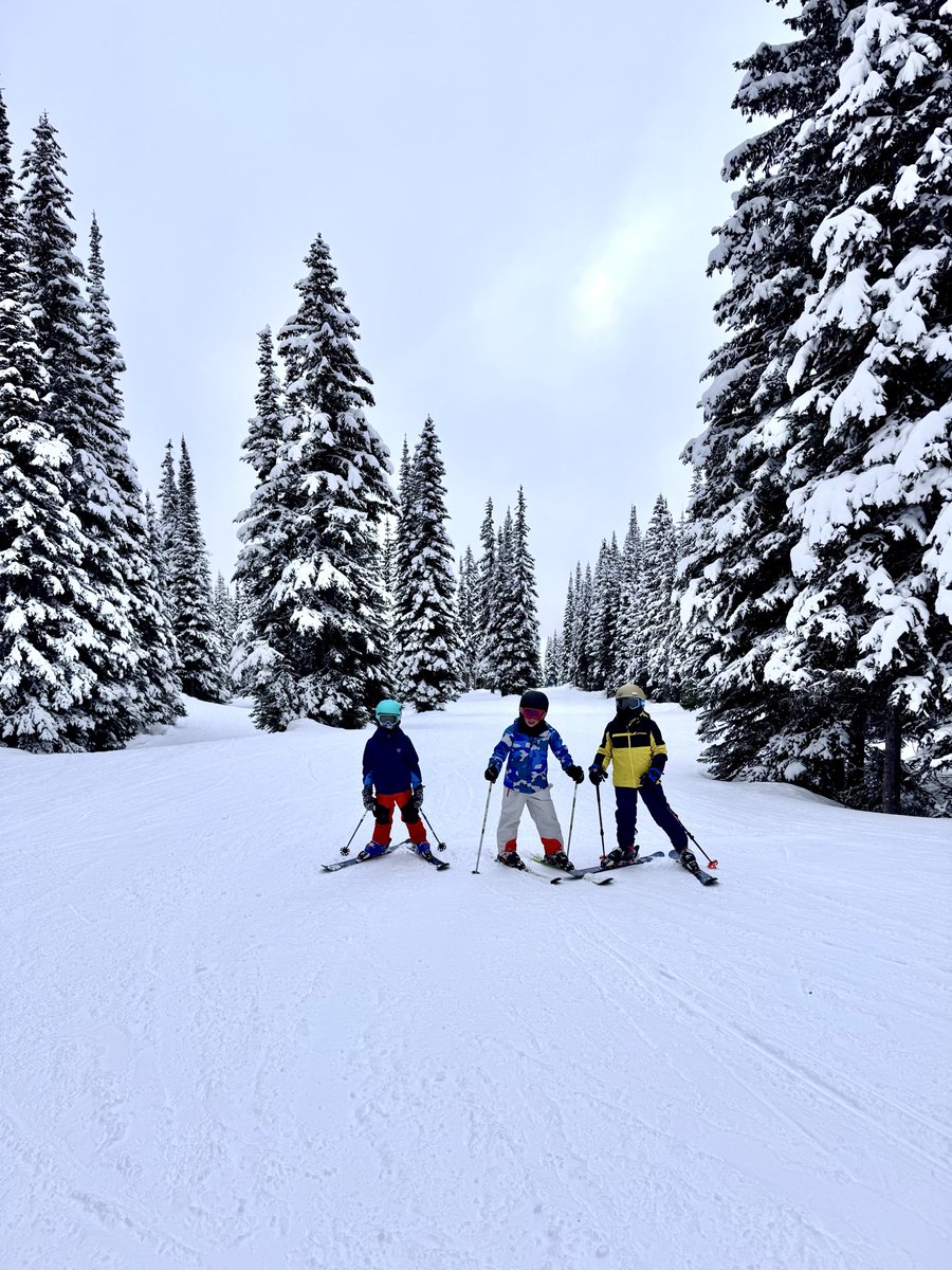 bw_elsa's tweet photo. Took the family to Sun Peaks resort for the mid winter break. Met with friends and had such a fun time despite the freezing temperatures! https://t.co/LiJRerwr9J