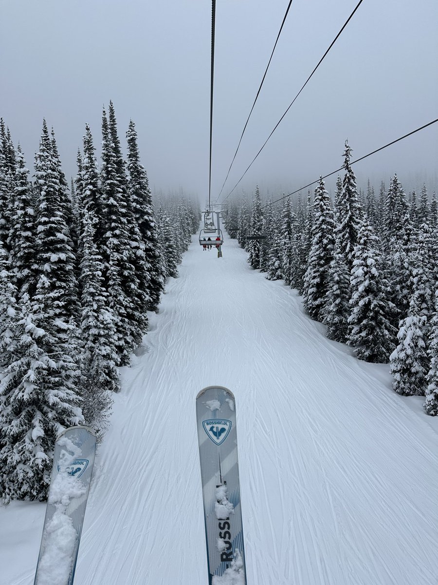 bw_elsa's tweet photo. Took the family to Sun Peaks resort for the mid winter break. Met with friends and had such a fun time despite the freezing temperatures! https://t.co/LiJRerwr9J