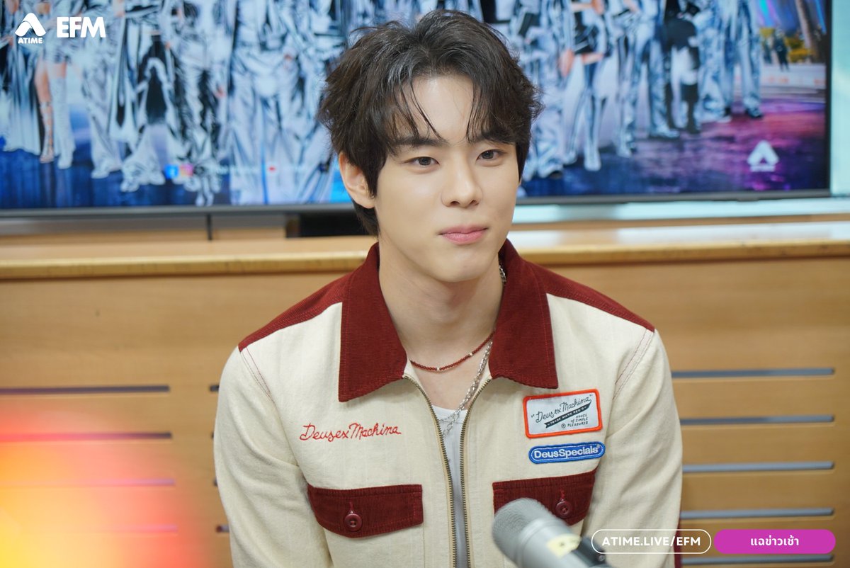 EFM_STATION's tweet photo. เธอชอบฉันตรงไหนให้เอาปากกามาวง💖✍️
.
แฉข่าวเช้า วันนี้ต้อนรับศิลปินและนักแสดงสุดฮอต ยุนซอบิน ที่กลับมาไทยรอบนี้พิเศษกว่าที่ผ่านมา เพราะเขาจะพาแฟน ๆ ไปสัมผัสความสนุกแสนอบอุ่นด้วยกันในงาน 2026 YOON SEOBIN FAN MEETING IN BANGKOK <NOW MY PLAYLIST: WITH YOU> วันเสาร์ที่ 21 กุมภาพันธ์ 2569 ณ ICONSIAM
.
รอบนี้นอกจากเช็ตลิสต์เพลงฮิตแล้ว ยุนซอบิน ยังเตรียมโชว์พิเศษ และกิจกรรมสุดเอ็กซ์คลูซีฟ เพื่อมอบให้แฟน ๆ ชาวไทยโดยเฉพาะ ห้���มพลาดโอกาสร่วมเป็นส่วนหนึ่งของเพลย์ลิสต์บทใหม่ของ ยุนซอบิน ที่จะมี ‘คุณ’ อยู่ในนั้นด้วย

#EFM94 #แฉข่าวเช้า #ยุนซอบิน #YOONSEOBIN #윤서빈 #2026YOONSEOBINFANMEETINGINBANGKOK #NOWMYPLAYLISTWITHYOU #YSB_NowMyPlaylistWithYou #AndbutCompany #SOLEUENT