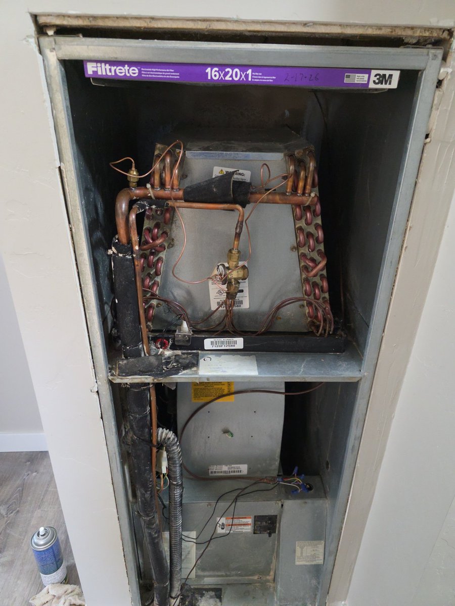 MacAttackHvac's tweet photo. Don't let your contractors run your heat or AC while your home is being renovated. 
Before and after pics
Pulled the blower and cleaned it as well as the evap coil. It's honestly a mess that lasts the life of the sytem unfortunately. https://t.co/SgkrsMMioY