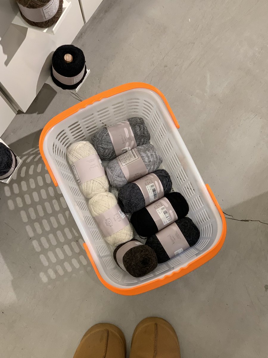 설동안 뜬 것...
가장 행복하고 재밌는 부분을 떴으니
노잼부분 어케뜰지 일주일간 고민해볼까