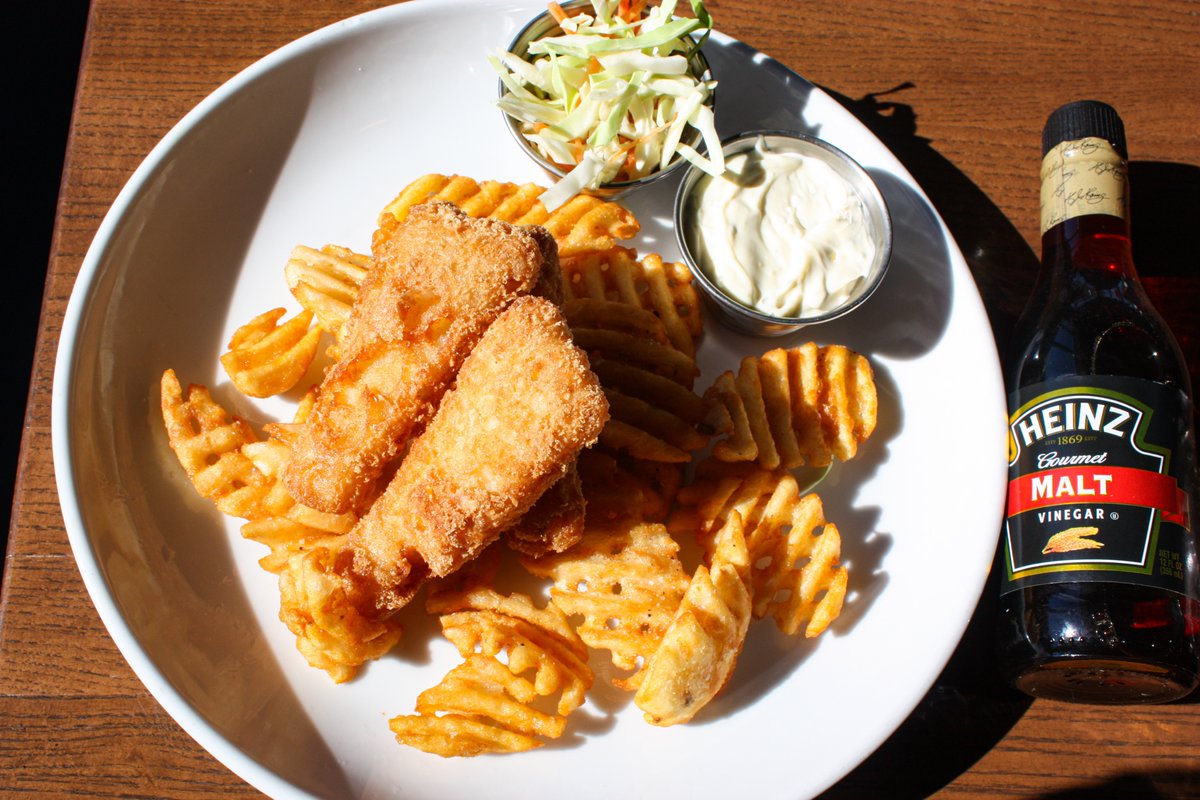 FISH FRIDAY FEELS ✨🎣🌊

Fish is on the menu every week of lent! 
#Lent #FishSpecial