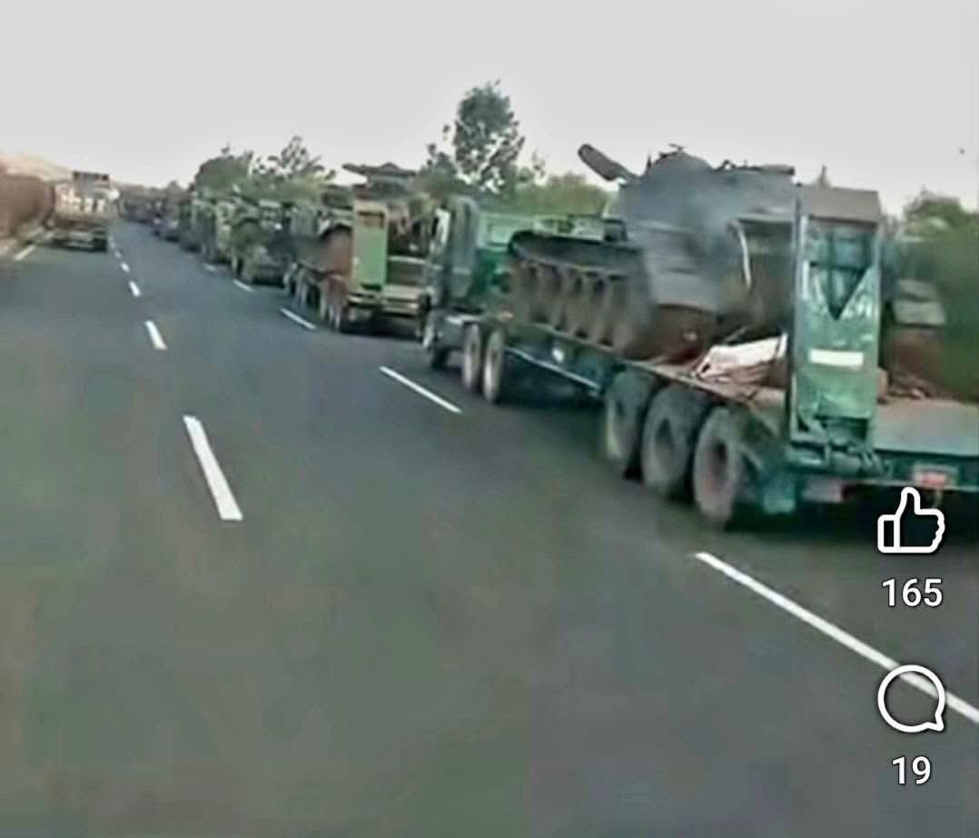 Filmona12's tweet photo. #BreakingNews ‼️

#ሰበርዜና‼️

ኤርትራ በቅርቡ ኣዳዲስ ከባባድ መሳሪያዎች ልትታጠቅ እንደ ምትችል በብዛት እየተዘገበ መሆኑን ታውቀዋል። @AbiyAhmedAli  @TemesgenTiru @RTErdogan @reda_getachew 

ይህም የሚሆነው፥ ብልፅግና ለአመታት ሲሸምተው የቆየውን ኣዳዲሱ መሳሪያዎቹን ወስዶ በማስረከብ መሆኑን ተረጋግጧል። ለዚህም የብልፅግና ሠራዊት ለመማረክ በጥድፊያ ላይ መሆኑን ዜናው ጨምሮ የዘገበ መሆኑ ኣስታወቀ። 

ከዚህ በፊት ፋኖ እየገረፈ ጥቃቅን መሳሪያዎችንና አንዳንድ ታንኮችን መማረኩን ይታወቃል። አሁን ግን የብልፅግና መሳሪያ ለሦት ሊካፈሉት መሆኑን የውስጥ አገር ተንታኞች ይናገራሉ። ፋኖና ህውሓት እንዲሁም ወደ ኤርትራም ጎራ ካለም እንዳለ አራግፎት እንደ ሚመለስ ተረጋግጧል። 

ጀግናው የኤርትራ ሠራዊት እንደ ሚታወቀው፥ ጠላቱን ማርኮ ለቀይ መስቀል ማስረከብ ትልቁ ስራው ሲሆን። የማረከውን መሳርያ ግን ለግሉ እንደሆነ፥ ምንም ጥርጥር የለውም። ይህንን ልማዱ ለአጋሮቹ እንዳስተማረም ይወራል።
ዘጋቢው ገዜጤኞ ስናይ ስለሙን (ወዲመምህር) 

ቅያ ፈንቅል ንወለዶታት!

ዘልኣለማዊ ዝኽሪ ንሰማእታትና !!
ዓወት ንሓፋሽ !
          النصر للجماهير
#Eritrea #PFDJ #EDF #PIA #YPFDJ