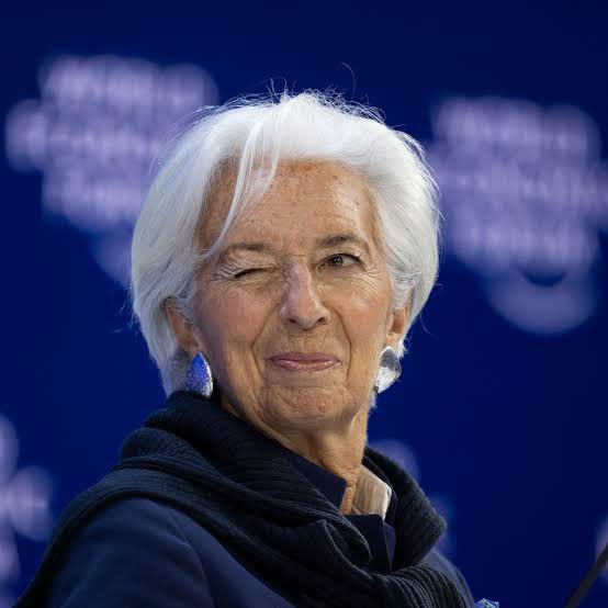 Ad_Vitam44_'s tweet photo. 🔴On parle de la probable démission de Christine Lagarde ?!
#FMI #Notation #BanqueDeFrance #UE #France https://t.co/OAkrY4F57B