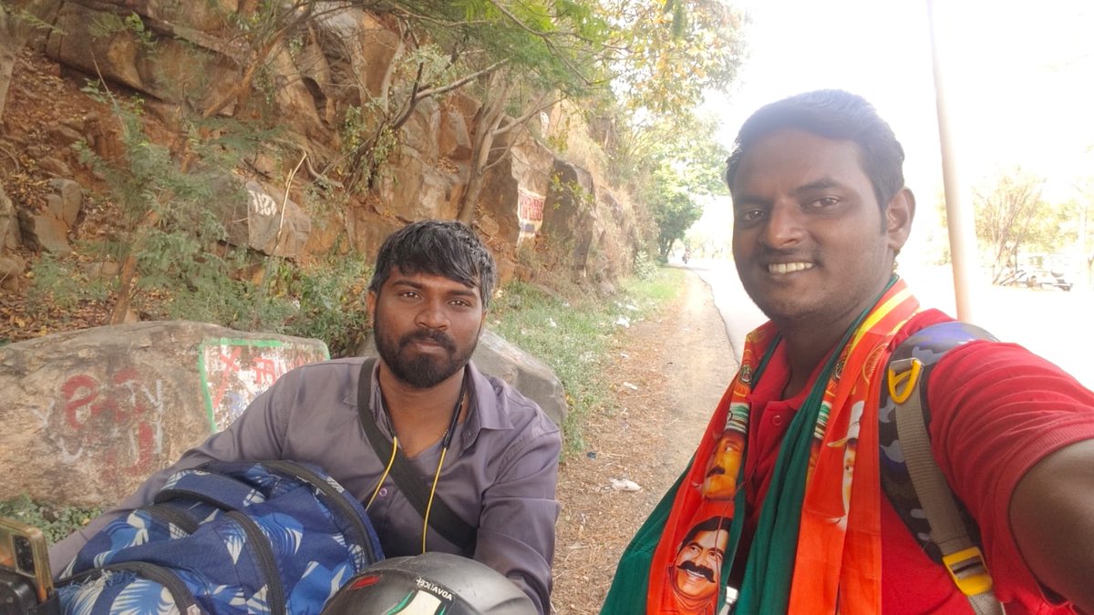 gopi0908deva's tweet photo. #Selfie_With_Santhosh_Pallavaram
@DrKarthikeyanR 
பல்லாவரம் தொகுதி தம்பி சந்தோஷ் அவர்கள்

#மாற்றத்திற்கான_மக்களின்_மாநாடு நம் இனத்தின் திருவிழாவில் பங்கேற்க

பல்லாவரம் முதல் திருச்சி வரை நடைபயணமாக செல்கிறார்.

அவரை ஊக்கப்படுத்தி தன்படம் எடுத்துக்கொண்ட
திருவென்காடு தொகுதி உறவு https://t.co/raDj1rk3nH