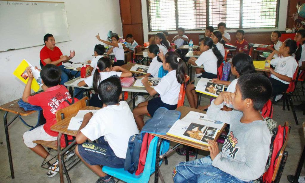 Que quede claro que ningún proyecto educativo funciona cuando se vuelve personal y no de la comunidad. 

La educación necesita diálogo, no trincheras, y contenidos que preparen a nuestra niñez para comprender el mundo, conocer la historia. No para repetir una visión.