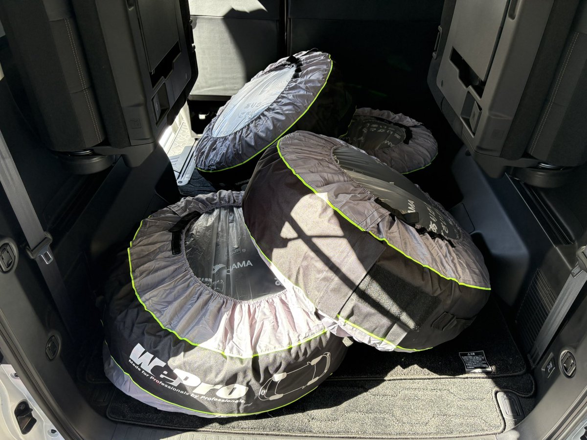 odyssey_982's tweet photo. 本日は夏タイヤでの走行も700kmを超えたので、スタッドレスタイヤへの履き替えを行いました。納期の関係でWEDSの17インチホイールとブリヂストンブリザックVRX3に交換しました。一年のうち11月から5月までの半年間はスタッドレスになります。 https://t.co/c3hHmKOOuO