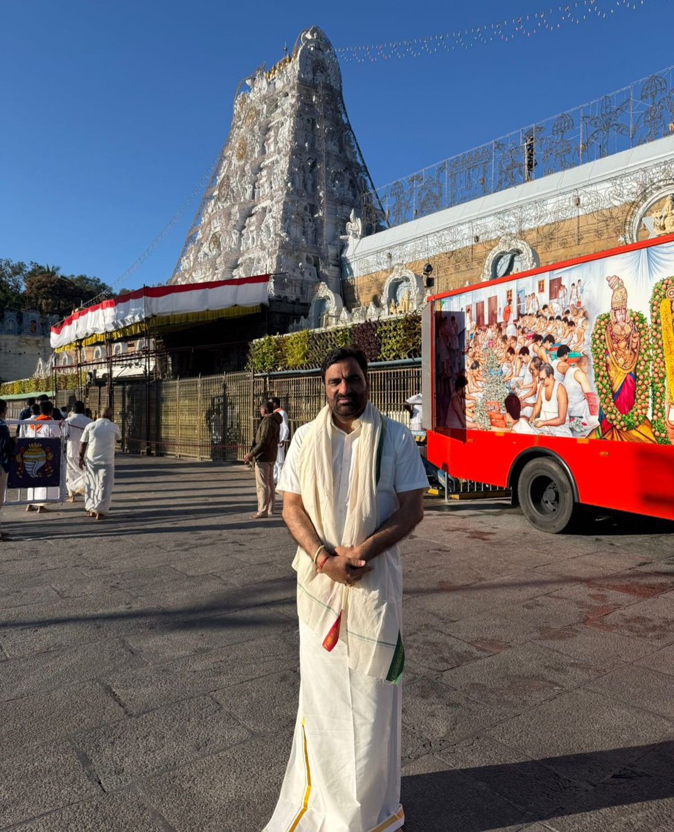 आज सुबह तिरुपति के तिरुमाला में भगवान श्री वेंकटेश्वर स्वामी जी के मंदिर दर्शन का सौभाग्य प्राप्त हुआ |  मैने तिरुपति बालाजी से 
प्रार्थना कि वे हम सभी को सेवा, सद्भाव और जनकल्याण के मार्ग पर आगे बढ़ने की शक्ति प्रदान करें |