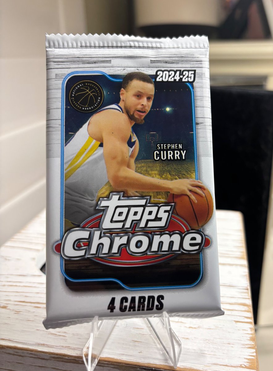 du47222292's tweet image. Who wants a chance at this Topps Chrome Hoops Pack? 
*How many more yeas for Curry? 
I’ll pick someone Sunday night #Topps #Panini