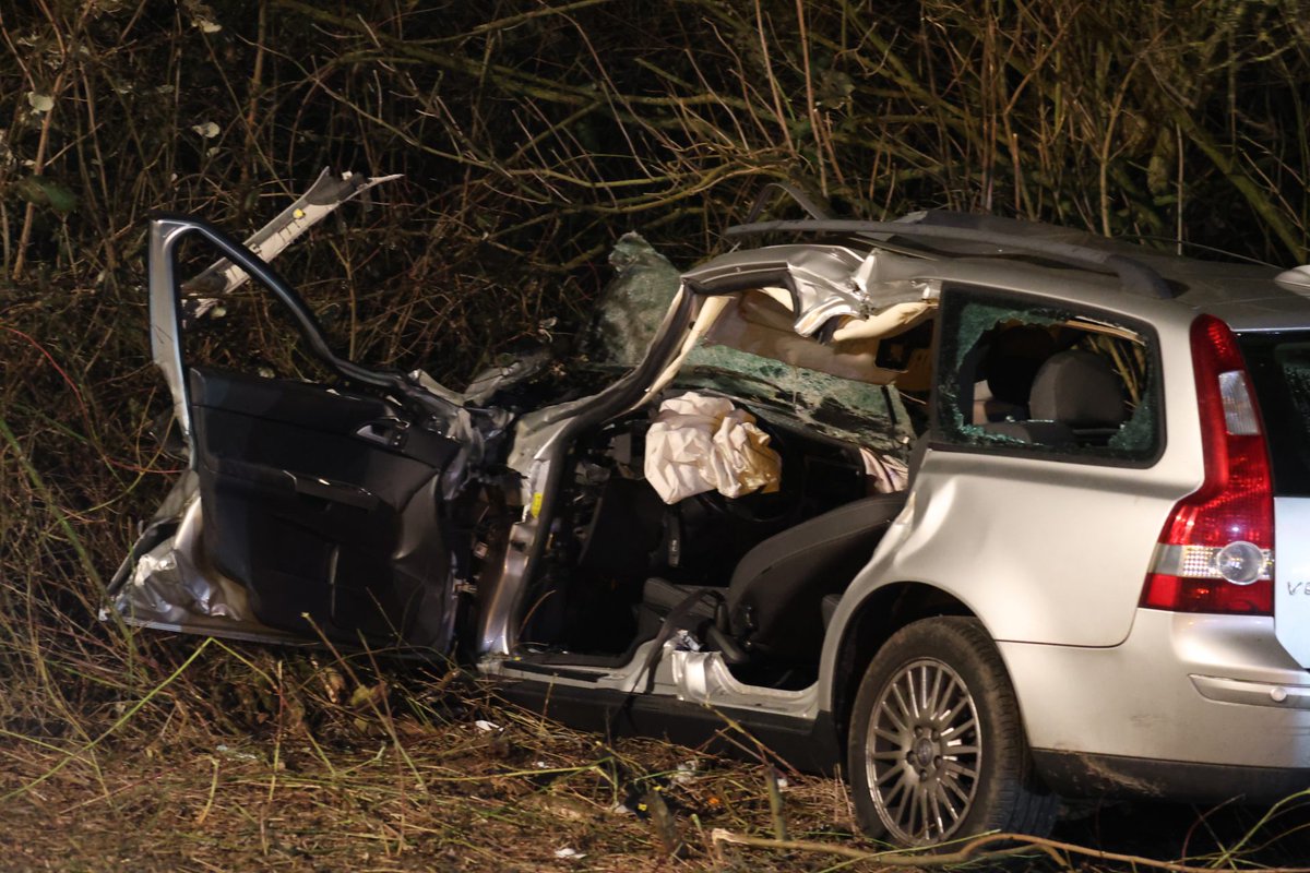 Automobilist zwaar gewond na botsing met vrachtwagen op A32 bij Idaerd