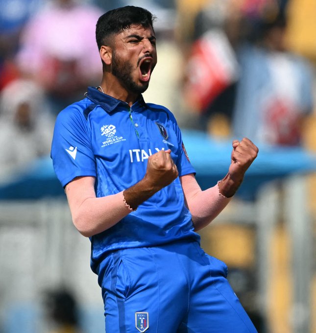 Italy strike early with the big wicket of Brandon King! 