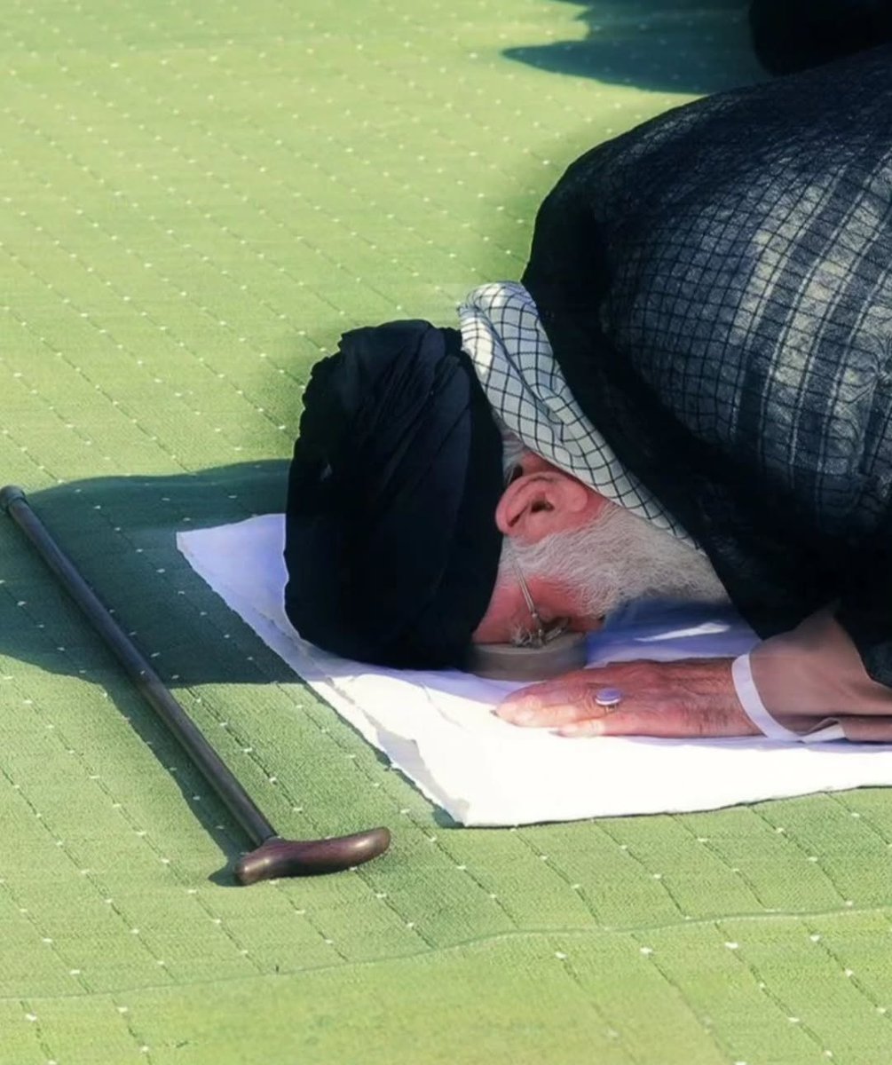 کسی که به خداوند سجده می‌کند ...
از صدها ناو هواپیمابر هم نمی‌ترسد