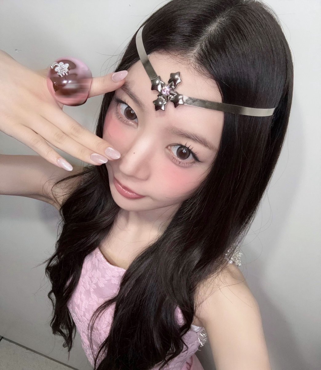 moka and her gigantic cherry ring ᯓ☆