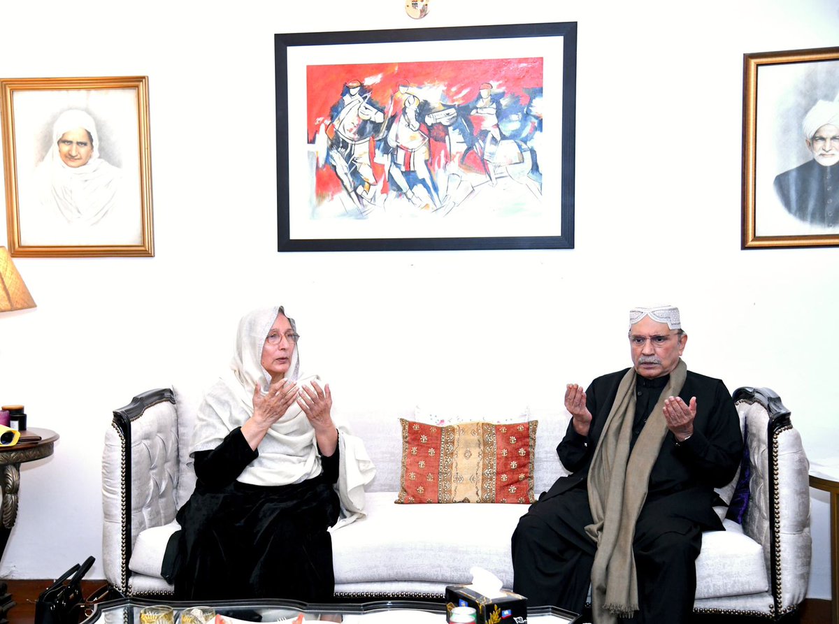 President Asif Ali Zardari visited today the residence of former Punjab Chief Minister Mian Manzoor Ahmed Wattoo to offer condolences on his passing and express sympathies to the bereaved family.
<a href="/AAliZardari/">AsifAliZardari</a>

Read More: ppp.org.pk/pr/35874/